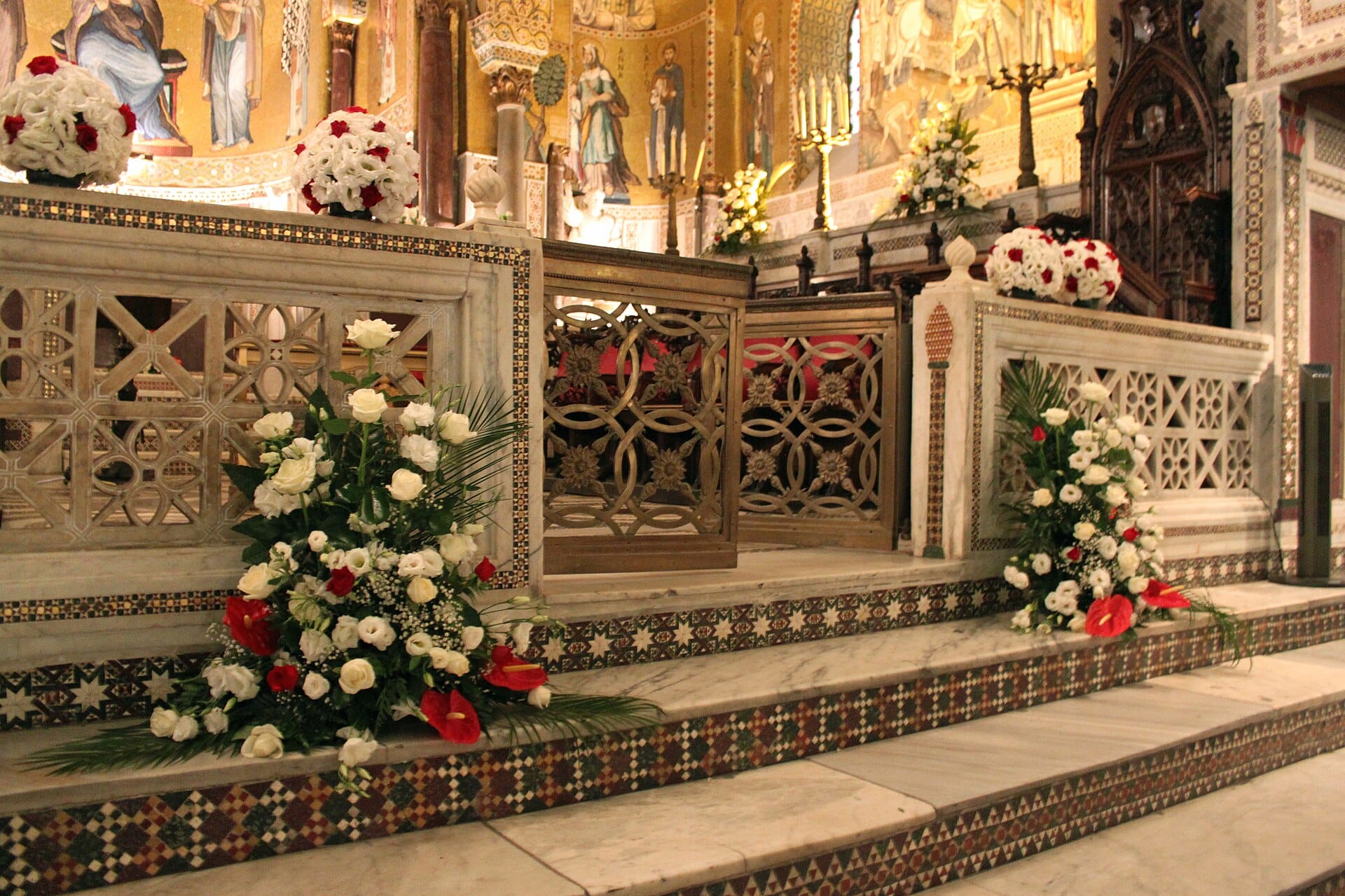 Golden Byzantine mosaics inside the Cappella Palatina in Palermo