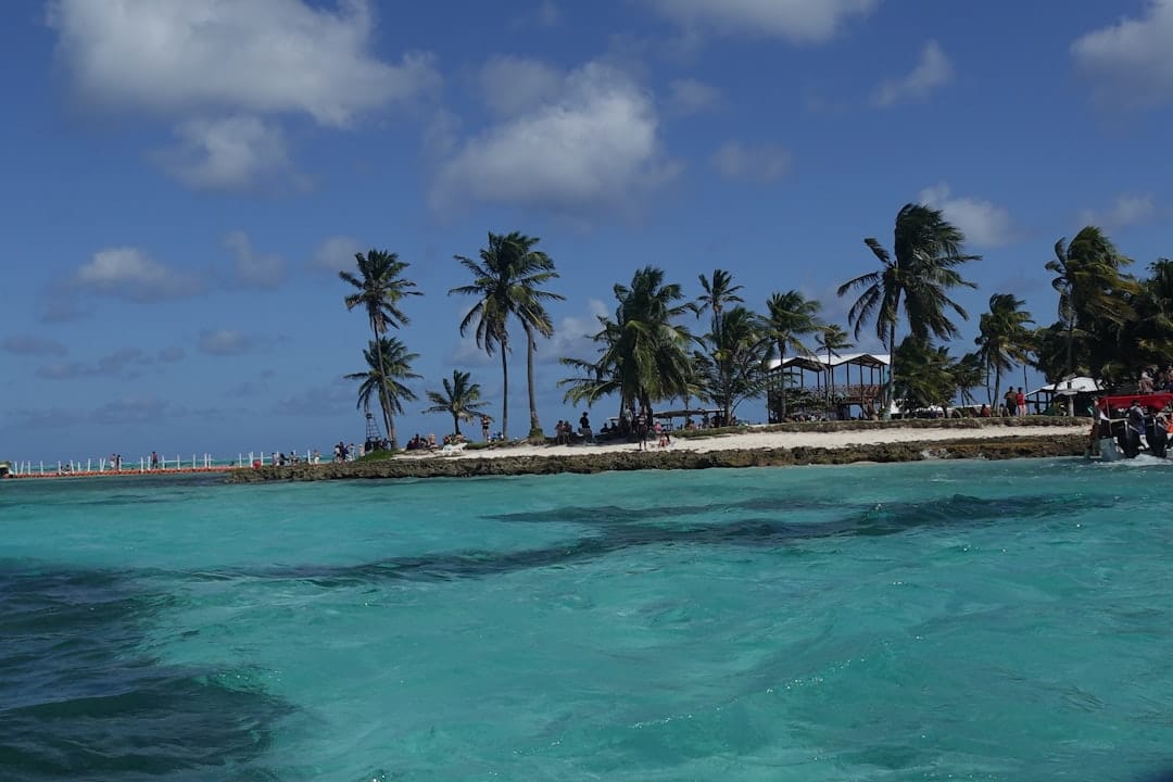 Turquoise water and palm trees at the Rosario Islands near Cartagena