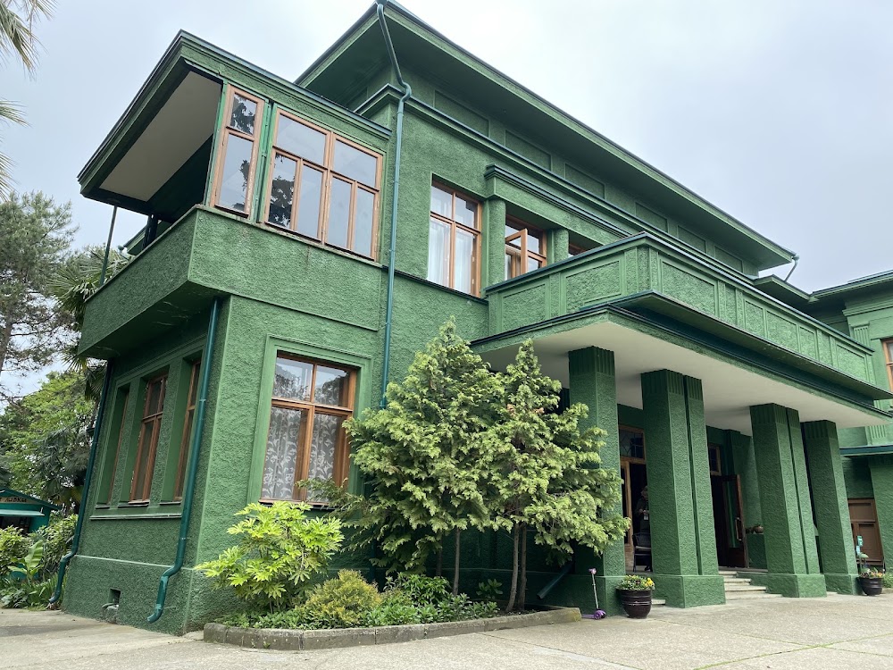Stalin's Dacha photo 2
