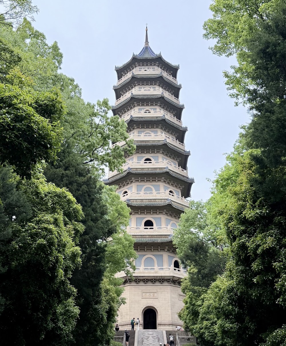 Linggu Temple