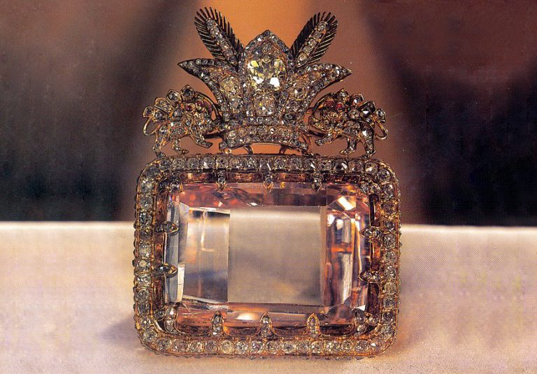 Treasury of National Jewels photo 2