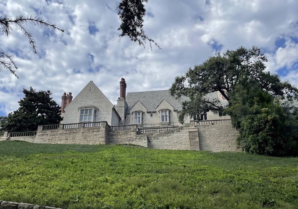 Greystone Mansion & Gardens: The Doheny Estate