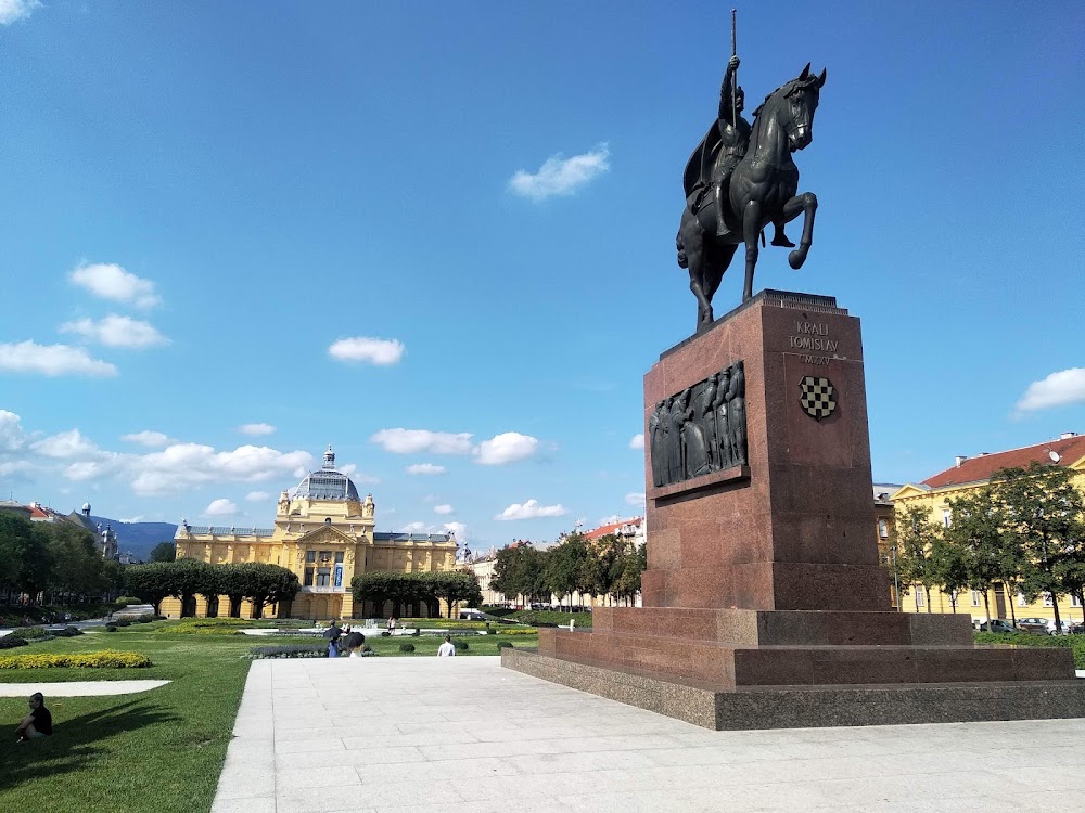 King Tomislav Square photo 2