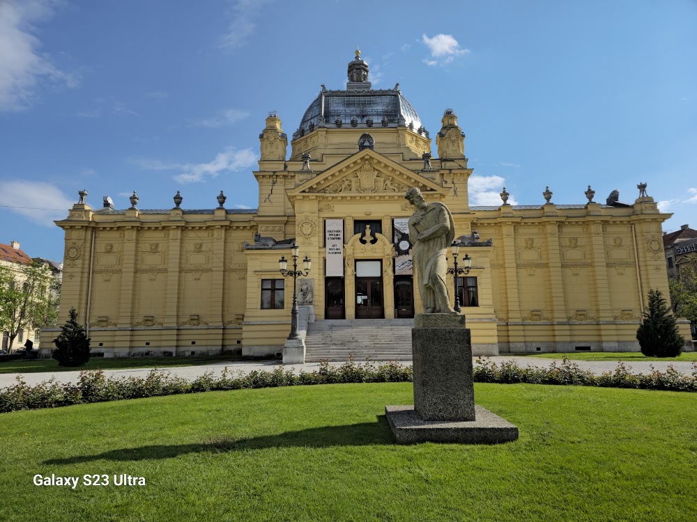 King Tomislav Square photo 3