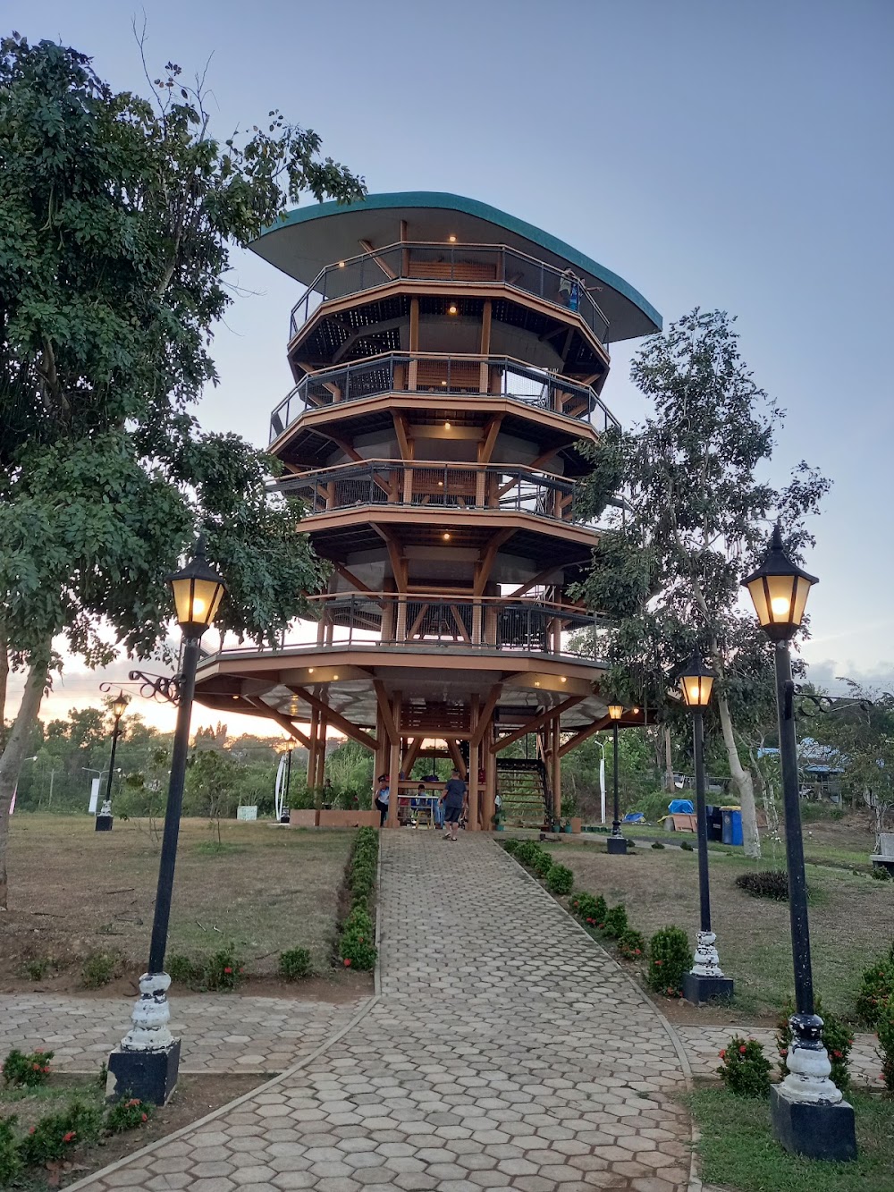 Balayong Park photo 3