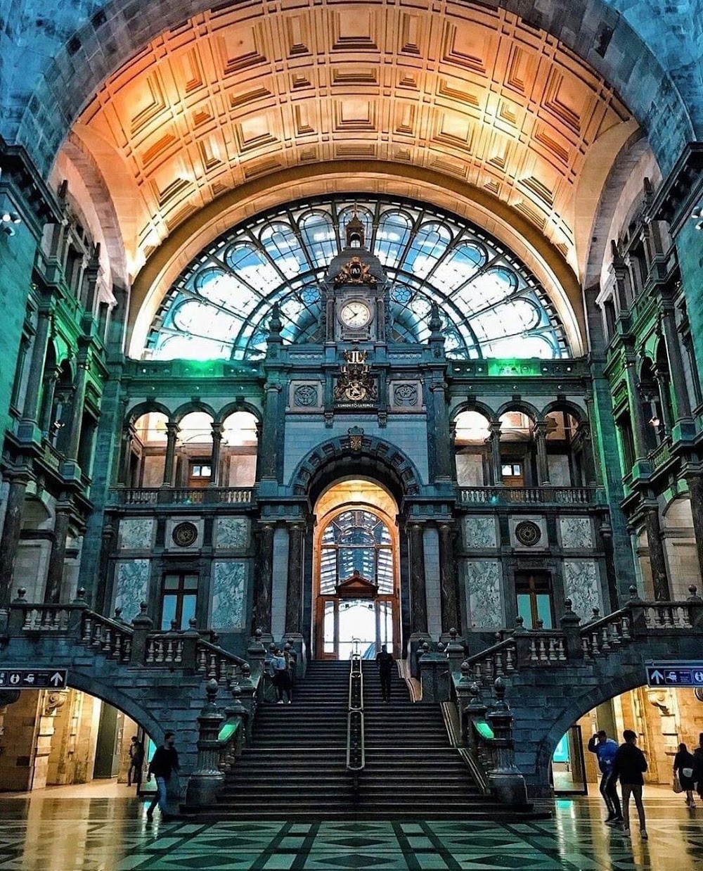 Antwerp Central Station photo 2