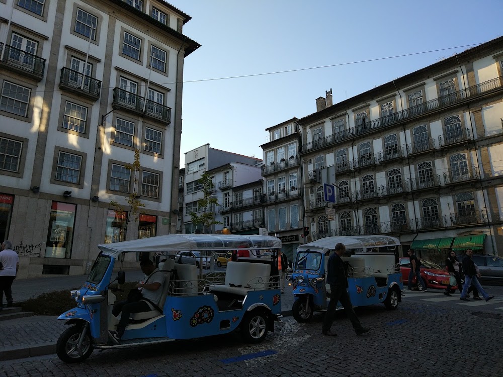 Largo dos Lóios Square