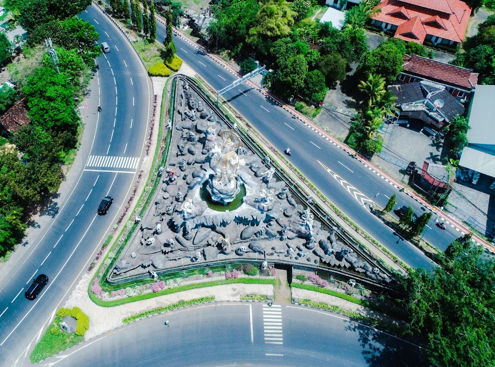 Titi Banda Statue photo 2