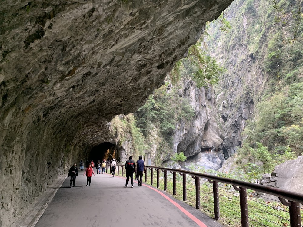 Tunnel of Nine Turns photo 2