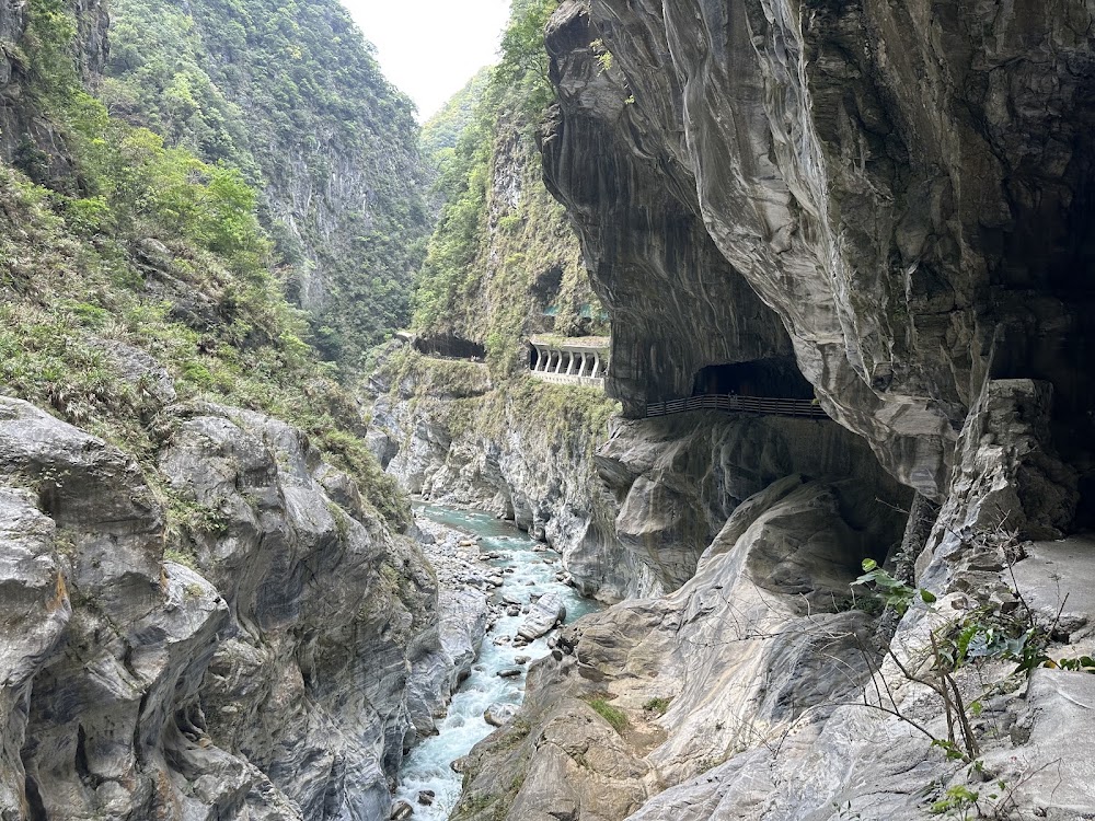 Tunnel of Nine Turns photo 3