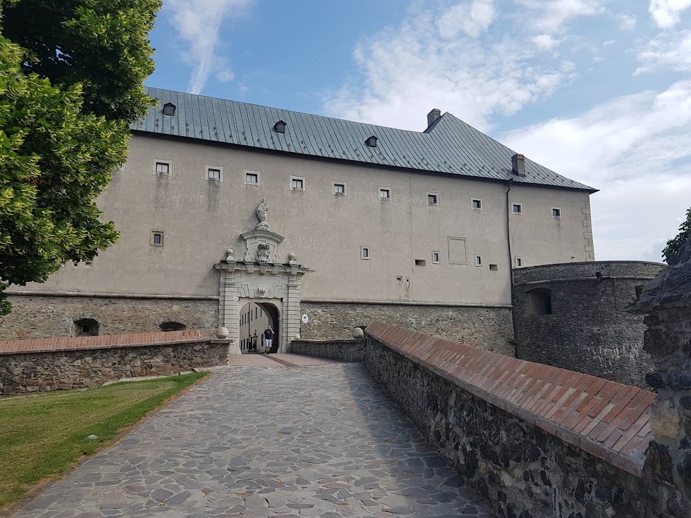 Red Stone Castle photo 2