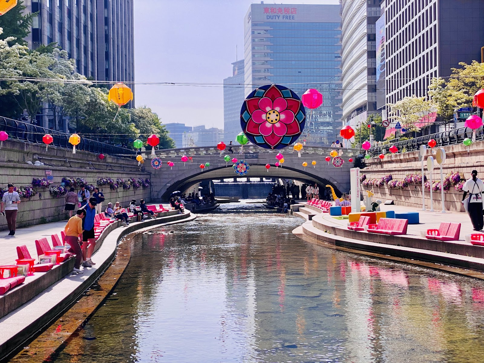 Cheonggyecheon Stream photo 2