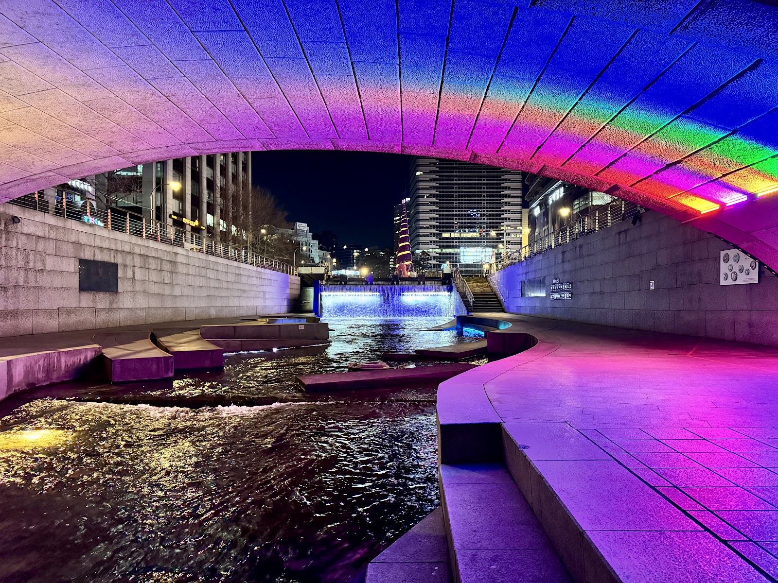 Cheonggyecheon Stream photo 3