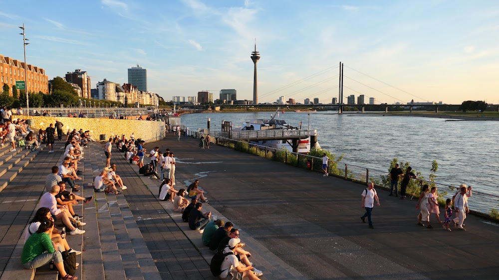 Rheinuferpromenade photo 3