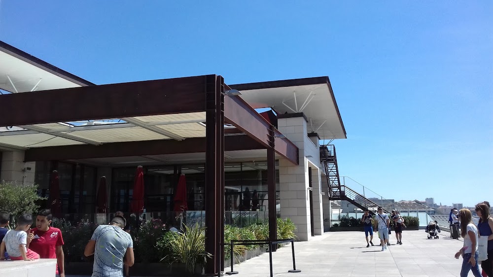 Les Docks Village