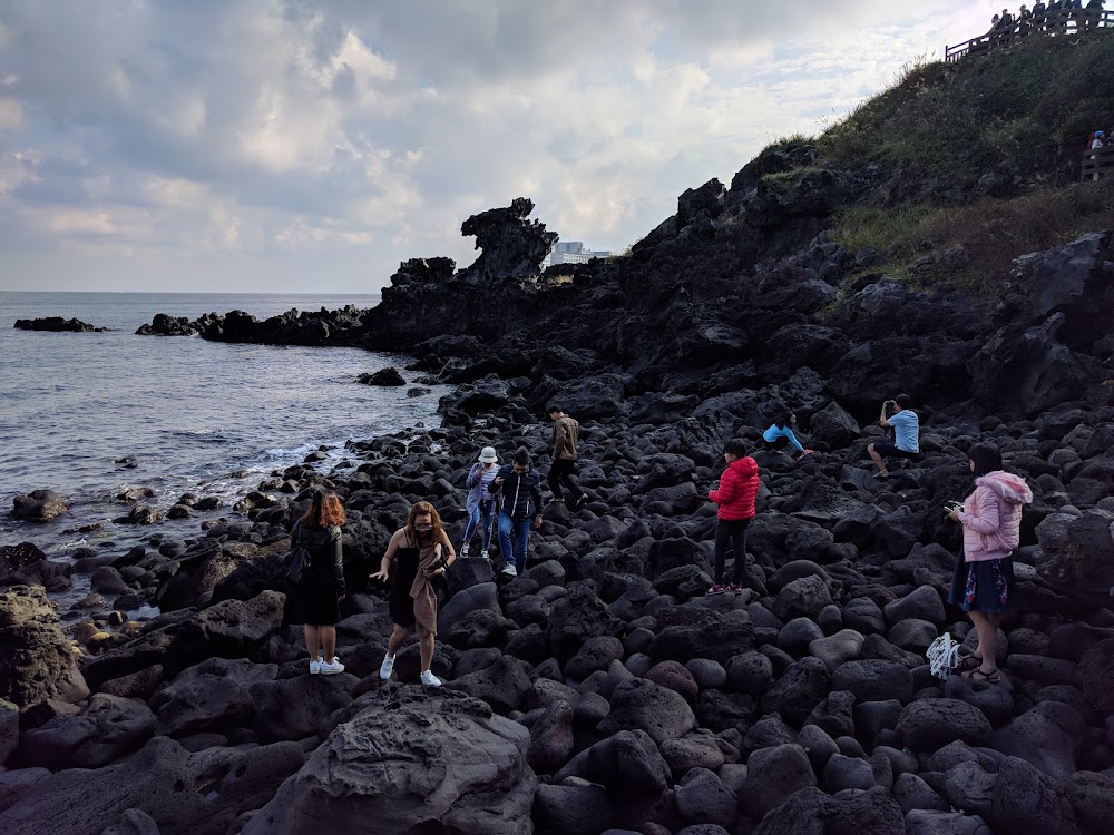 Dragon Head Rock (Yongduam Rock) photo 2