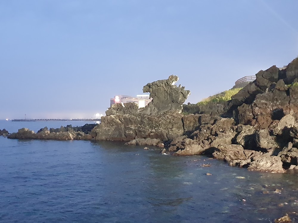 Dragon Head Rock (Yongduam Rock) photo 3