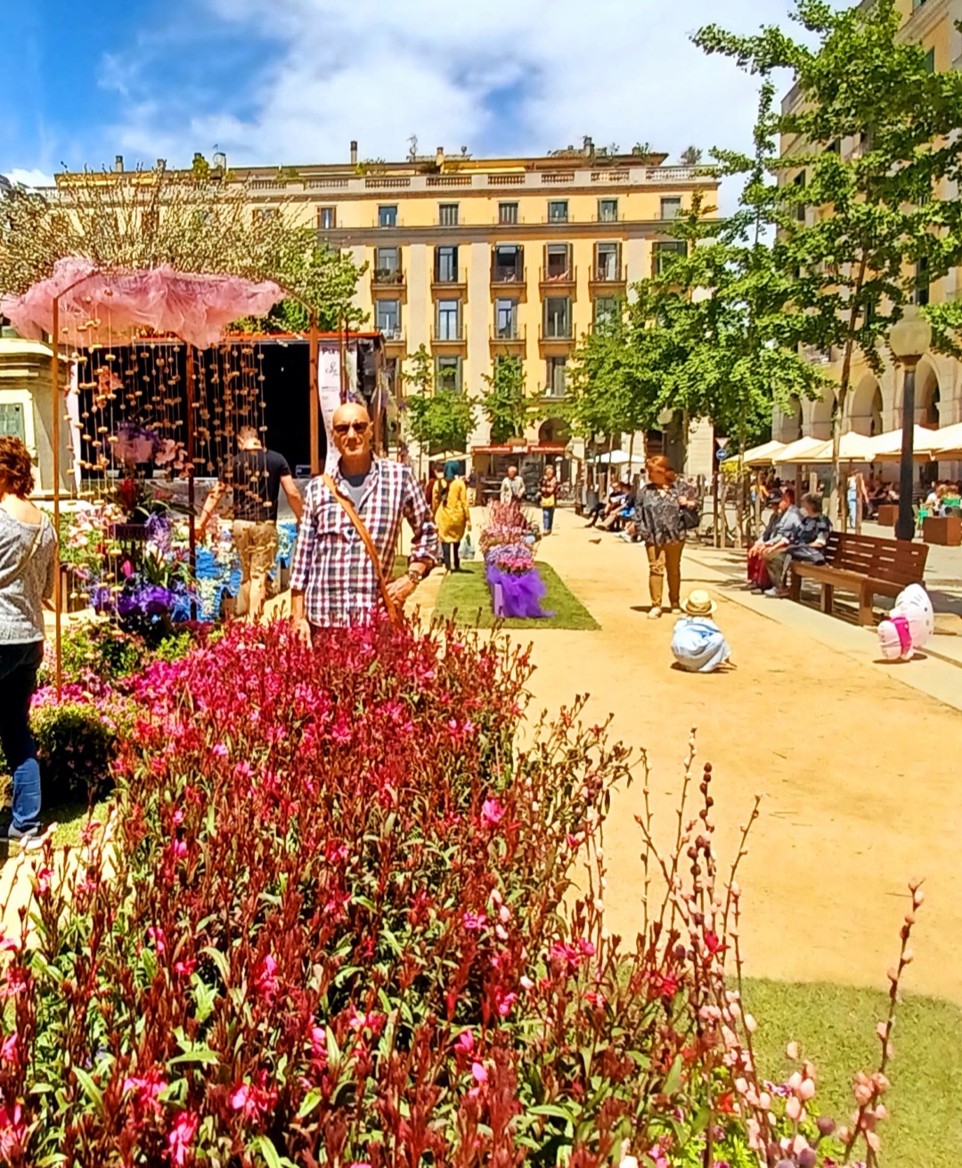 Plaça de la Independència photo 2