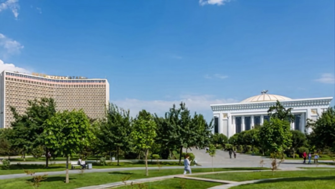 Amir Temur Square photo 3