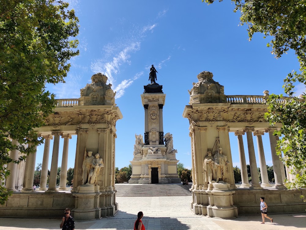 El Retiro Park photo 3