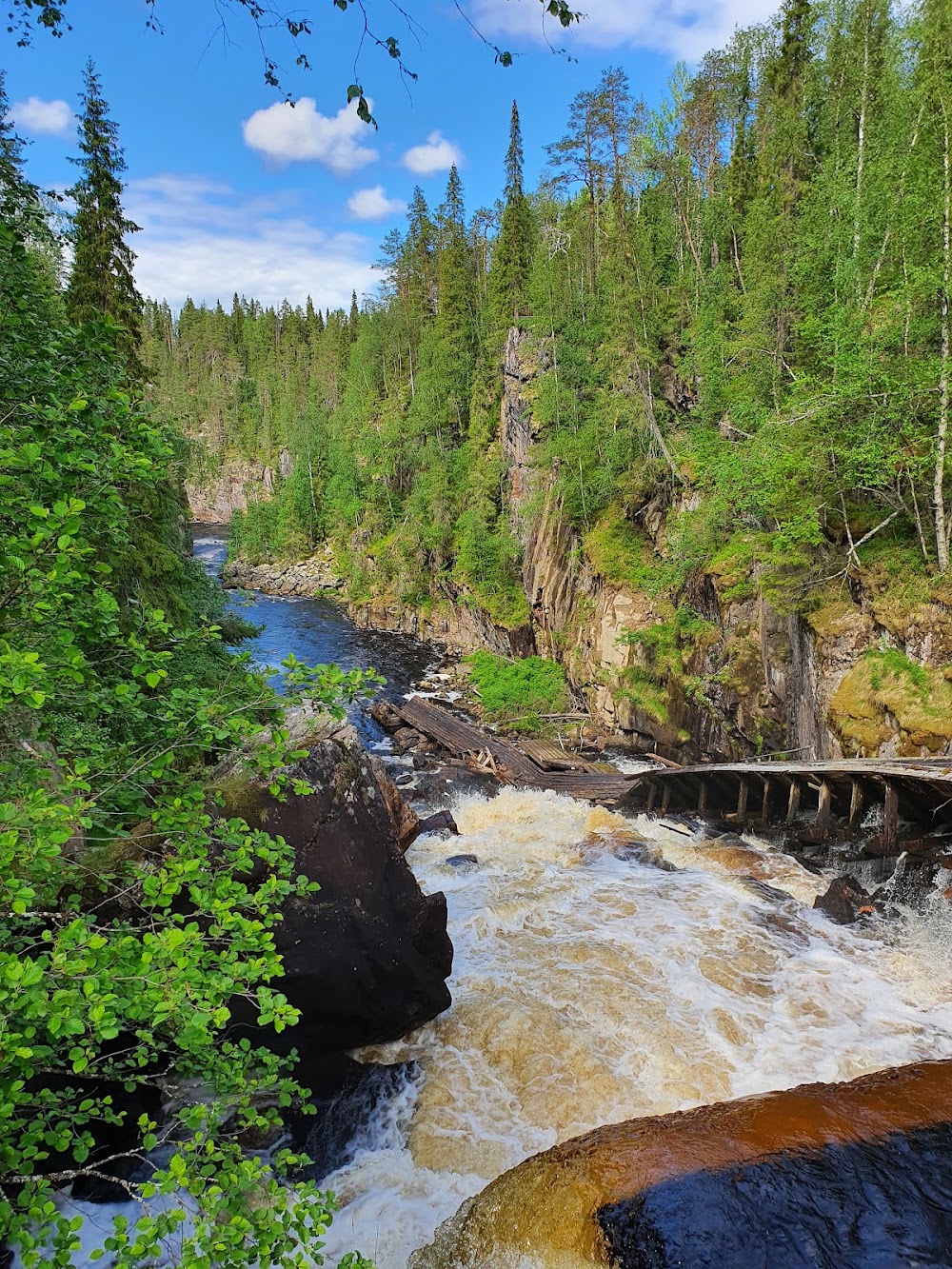 Auttiköngäs Waterfall