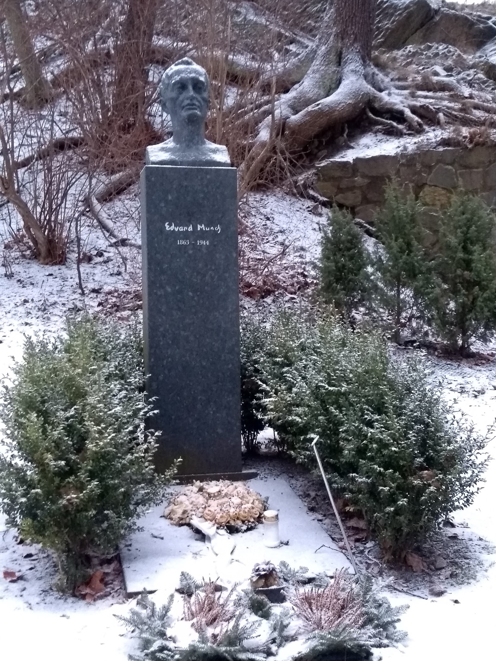 Edvard Munch's Grave photo 3
