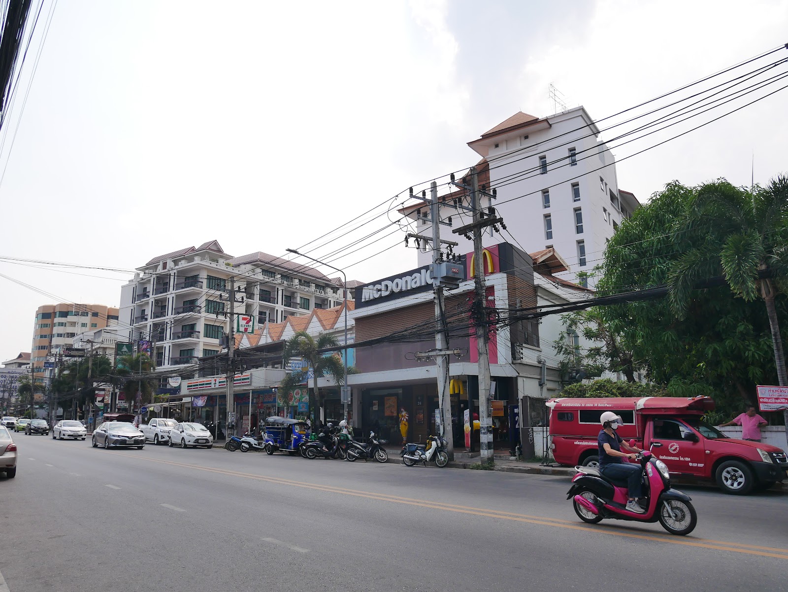 Nimmanhaemin Road photo 2