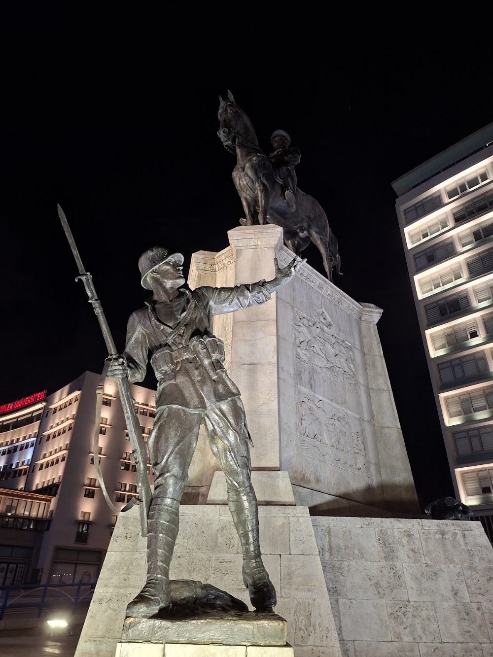 Atatürk Statue photo 2