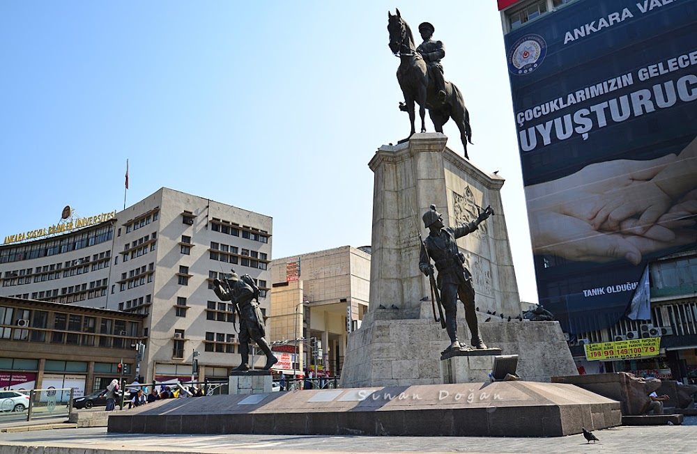 Atatürk Statue photo 3