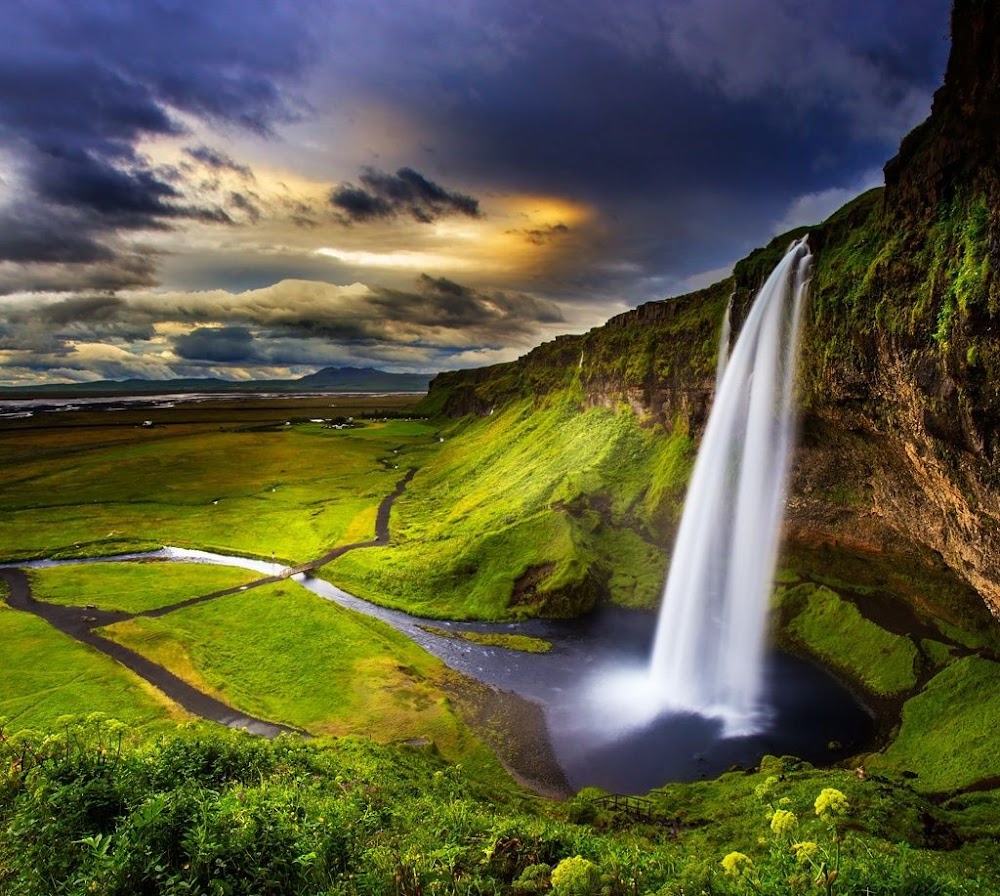 Seljalandsfoss Waterfall photo 2