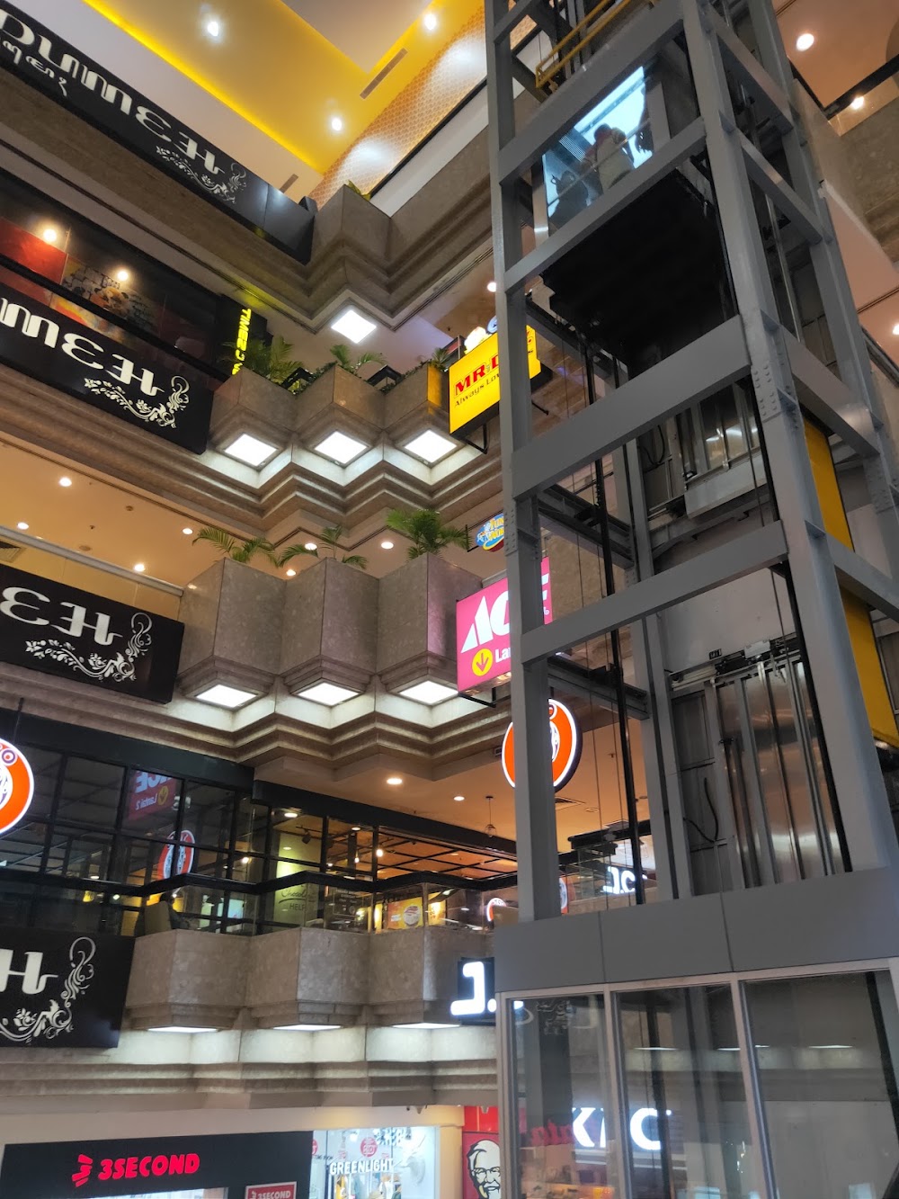 Surabaya Plaza Shopping Mall photo 2