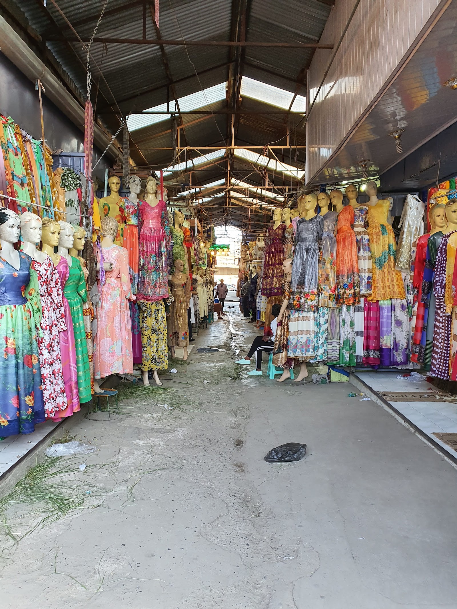 Shola Market photo 3