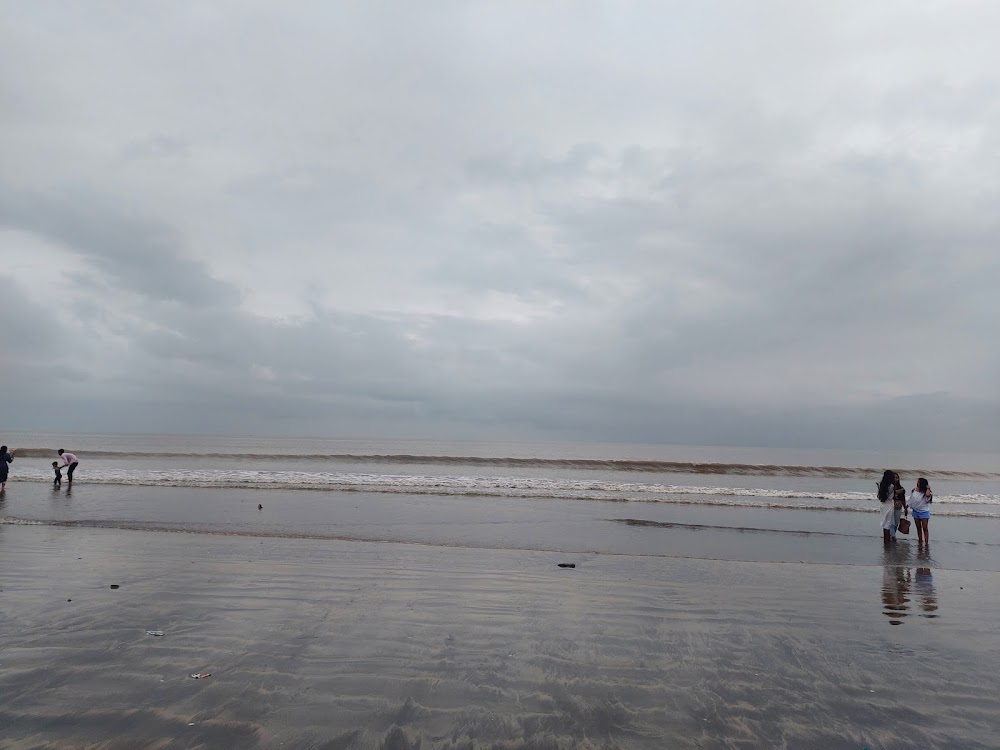 Versova Beach photo 3