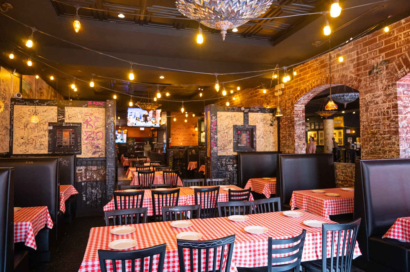 Gino's East Pizzeria
