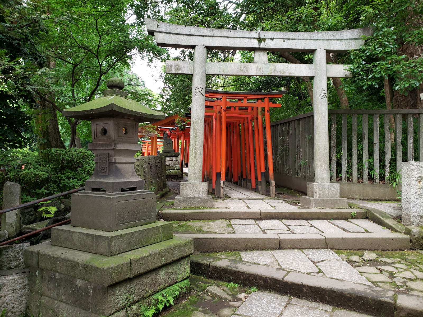 Nezu Shrine photo 2