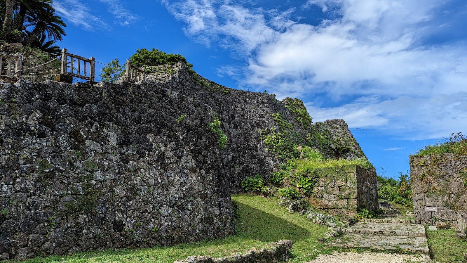 Nakagusuku Castle Ruins photo 2