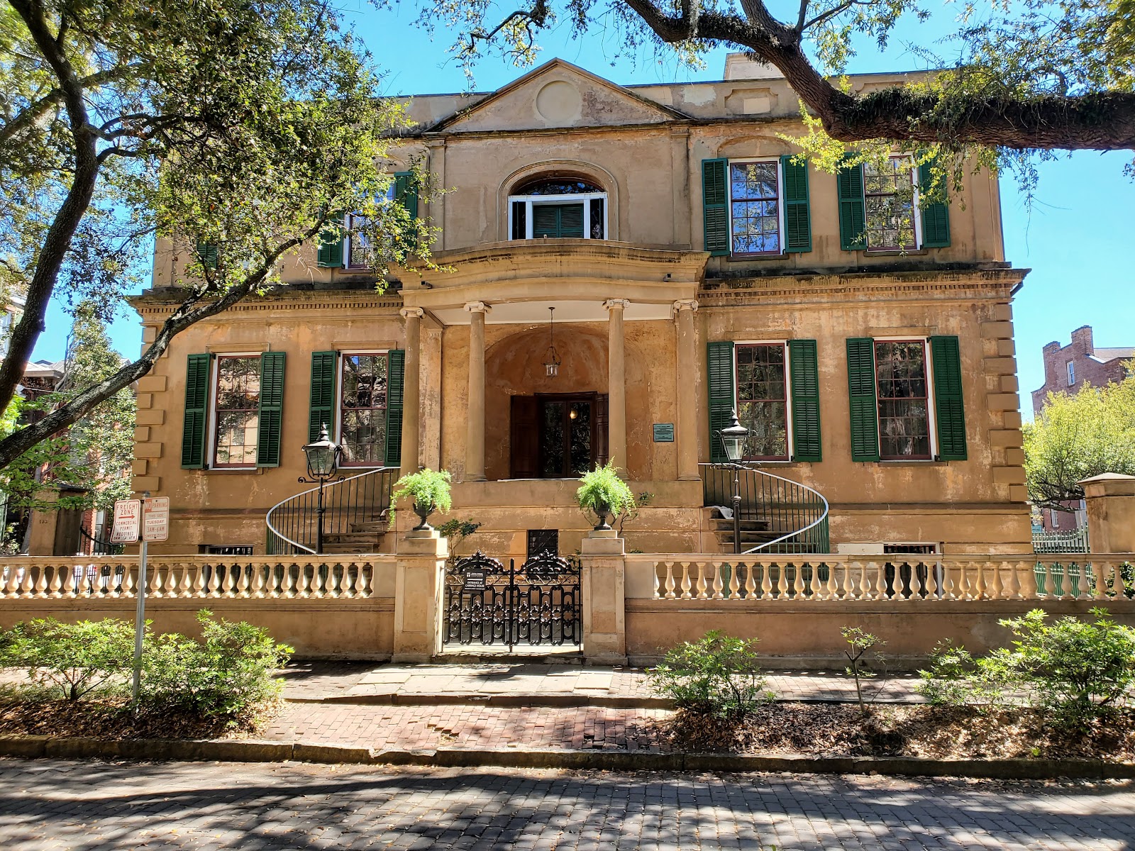 Thomas House & Slave Quarters