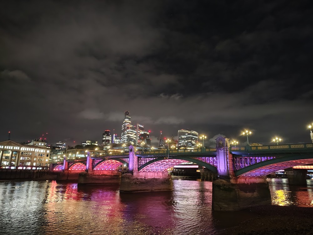 The Queen's Walk photo 2