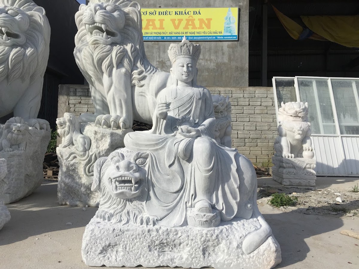 Non Nuoc Carving Village