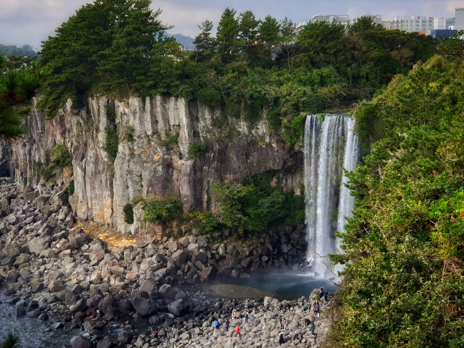 Jeongbang Waterfall photo 2