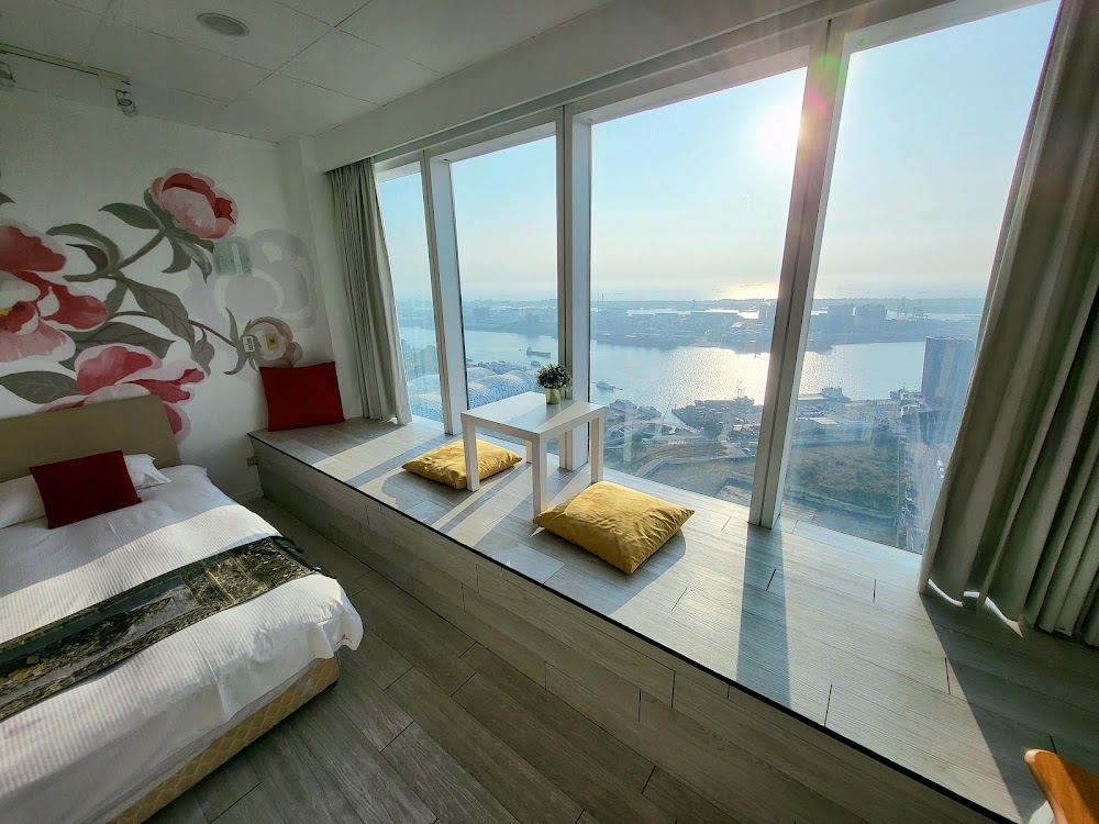 85 Sky Tower photo 2