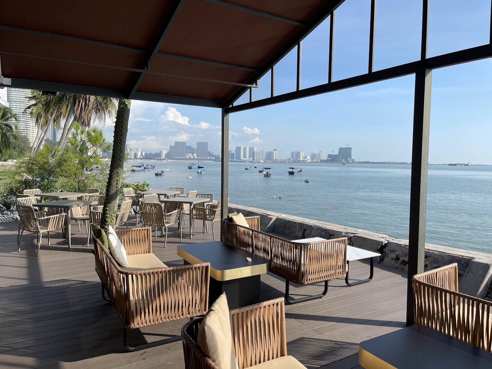 Batu Cafe and Bar