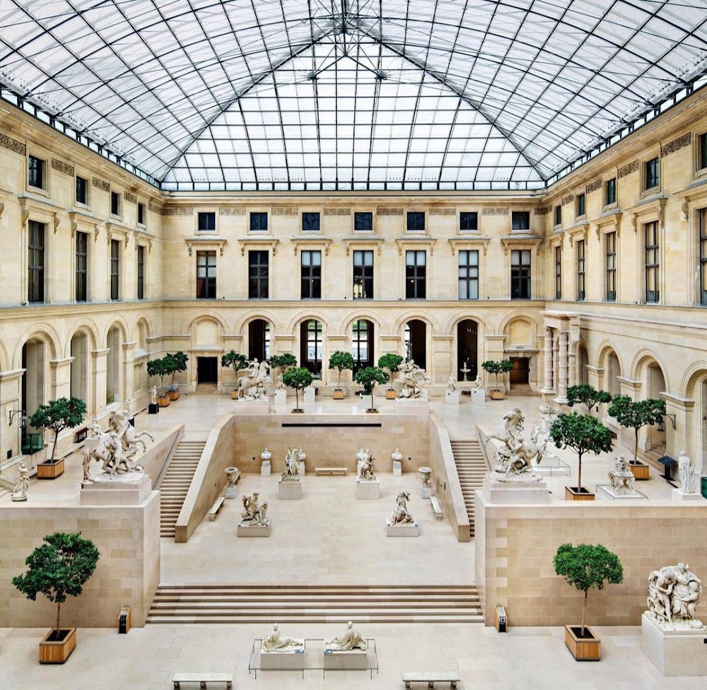 The Louvre photo 3