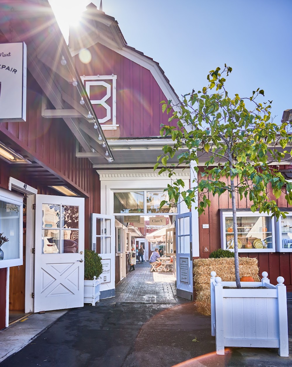 Brentwood Country Mart