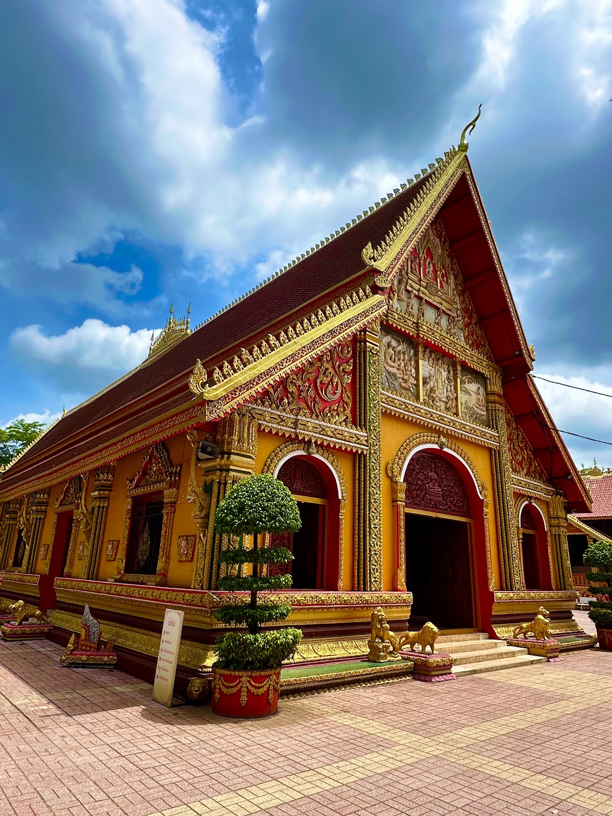 Wat Si Muang Temple