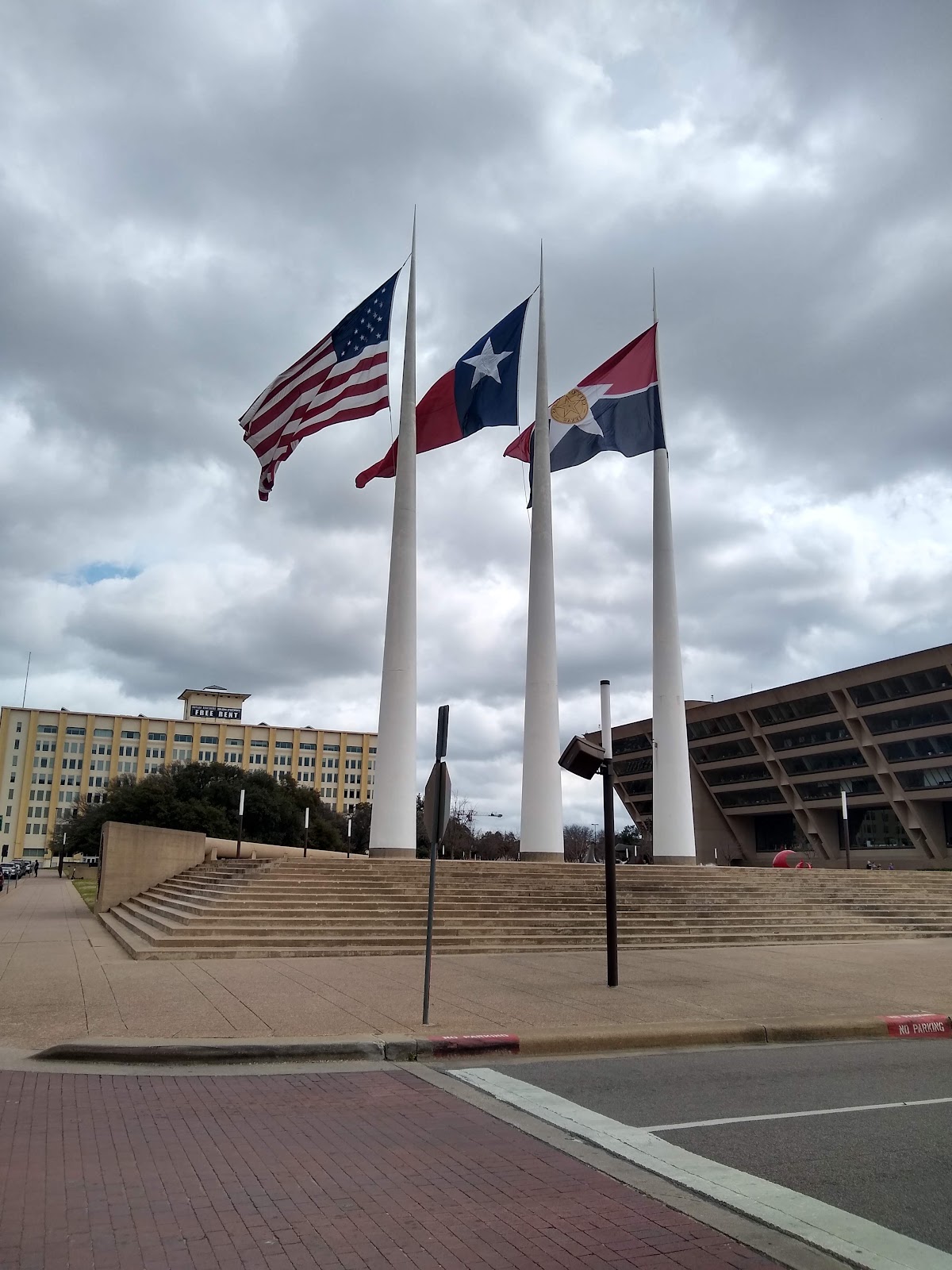 Dallas City Hall photo 3