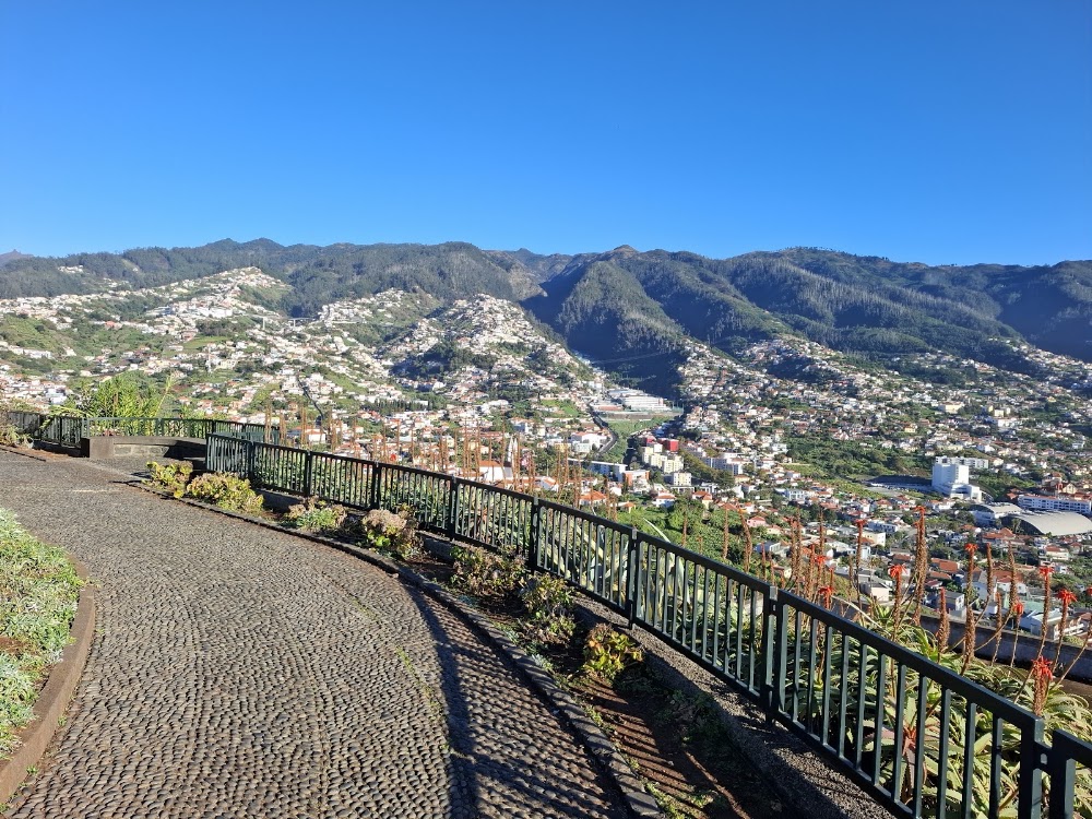 Pico dos Barcelos