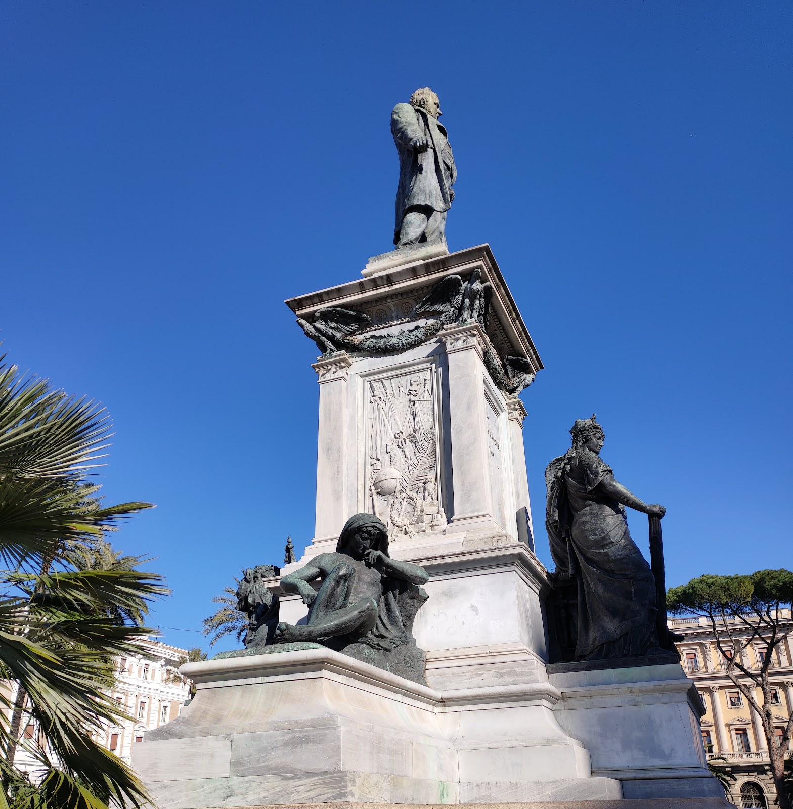 Piazza Cavour photo 2