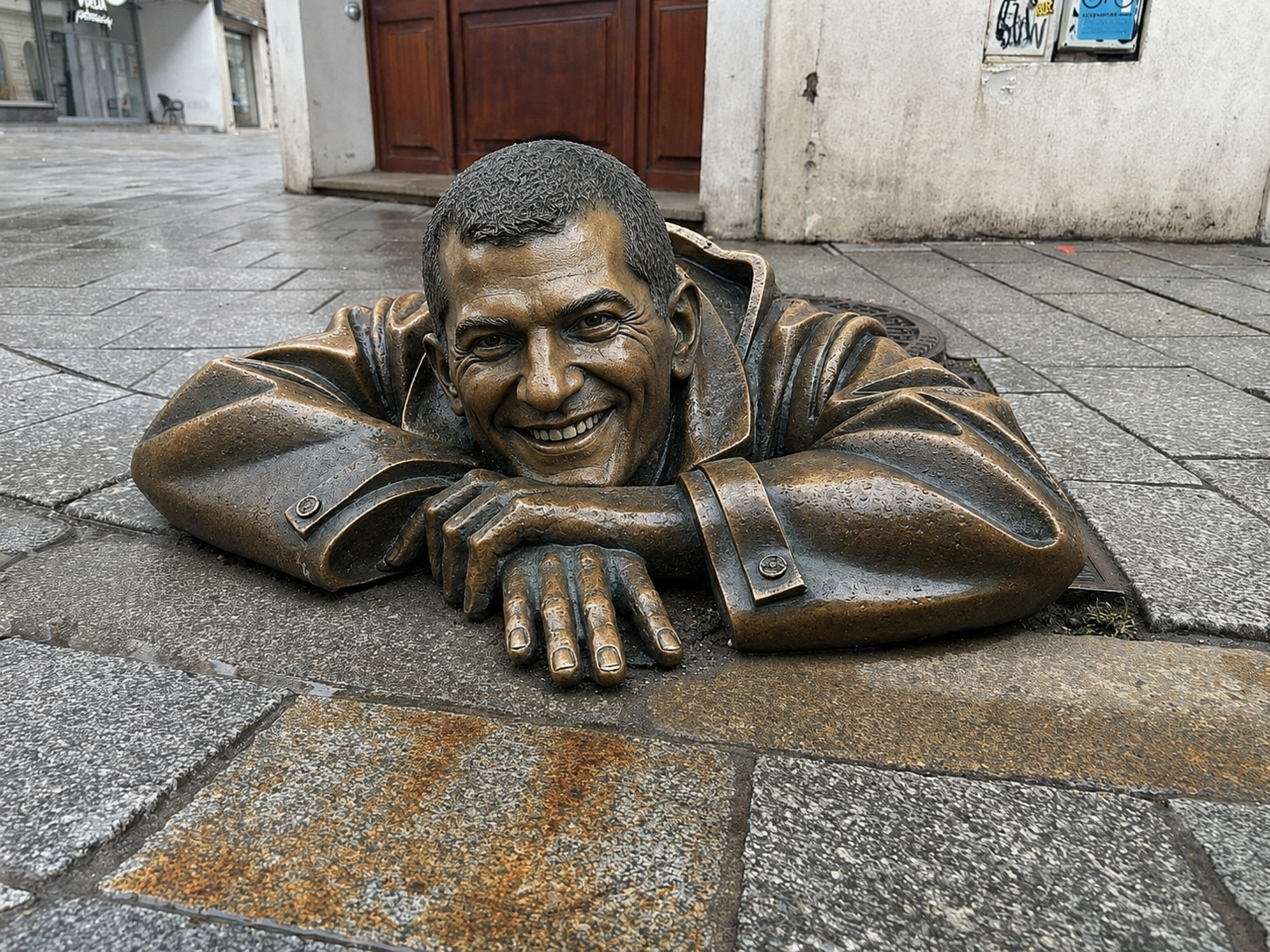 Cumil (Man at Work) statue