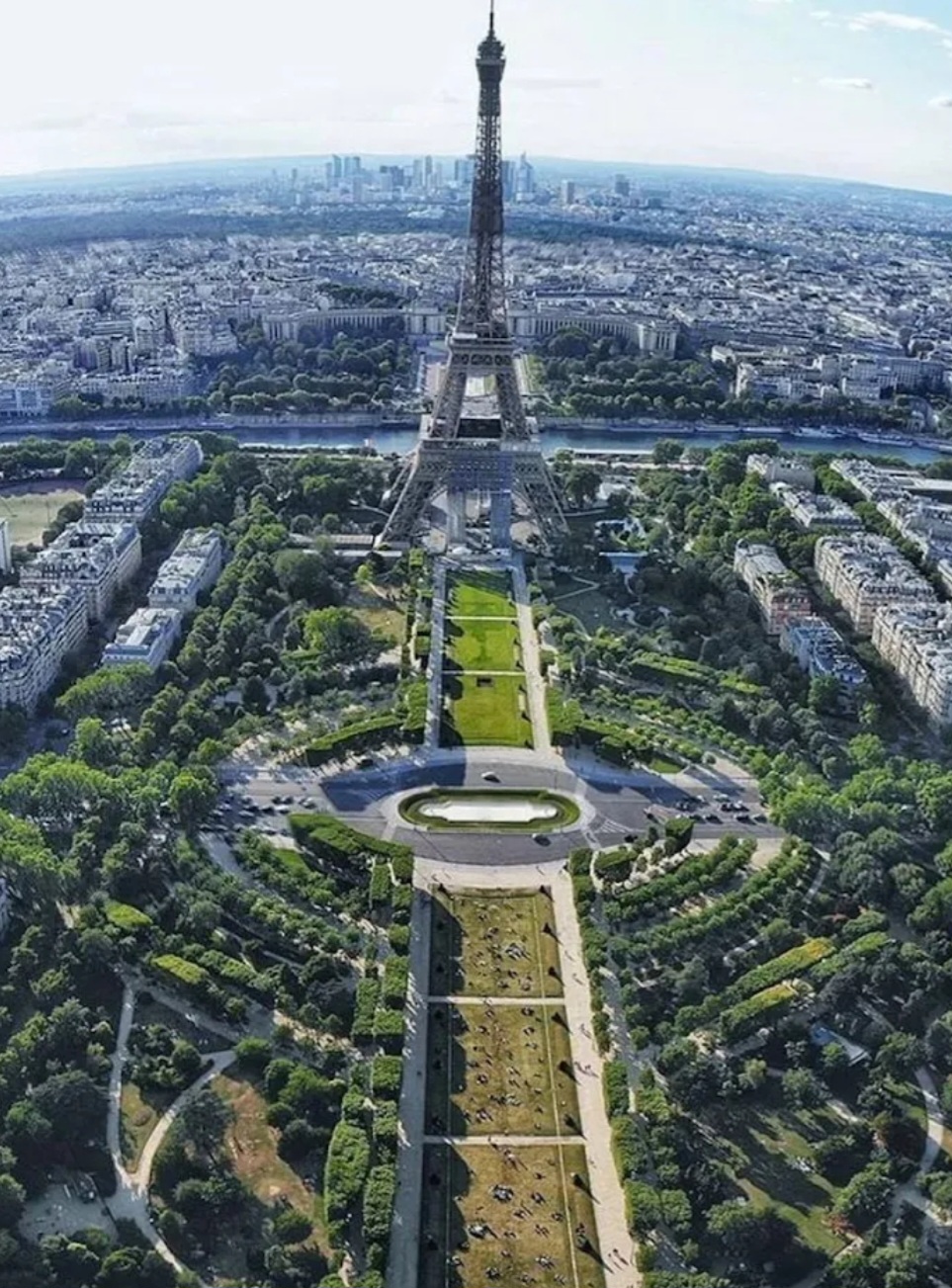 Eiffel Tower photo 2